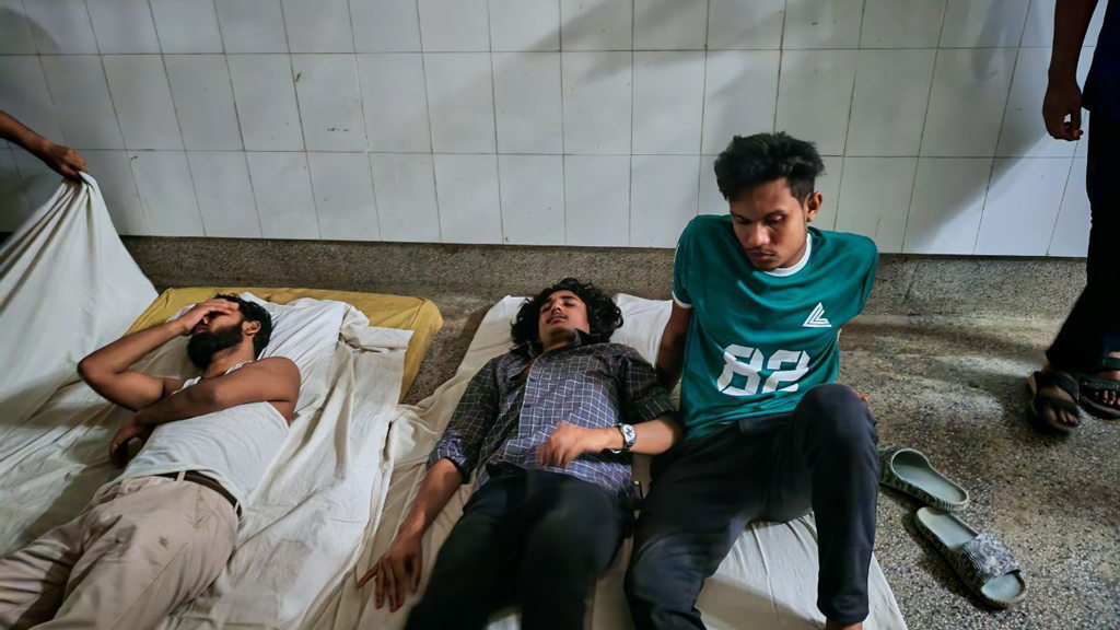 তিস্তা টোল প্লাজায় কুড়িগ্রাম কৃষি বিশ্ববিদ্যালয়ের শিক্ষক-শিক্ষার্থীদের ওপর হামলা
