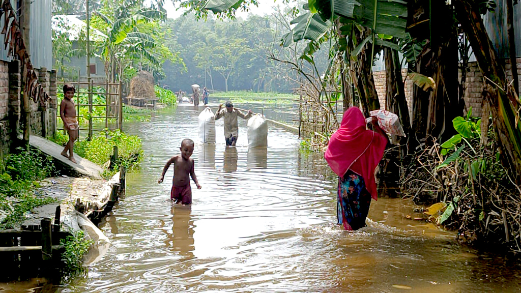 বিপৎসীমার ওপরে বইছে তিস্তা, লালমনিরহাটের নিম্নাঞ্চল প্লাবিত
