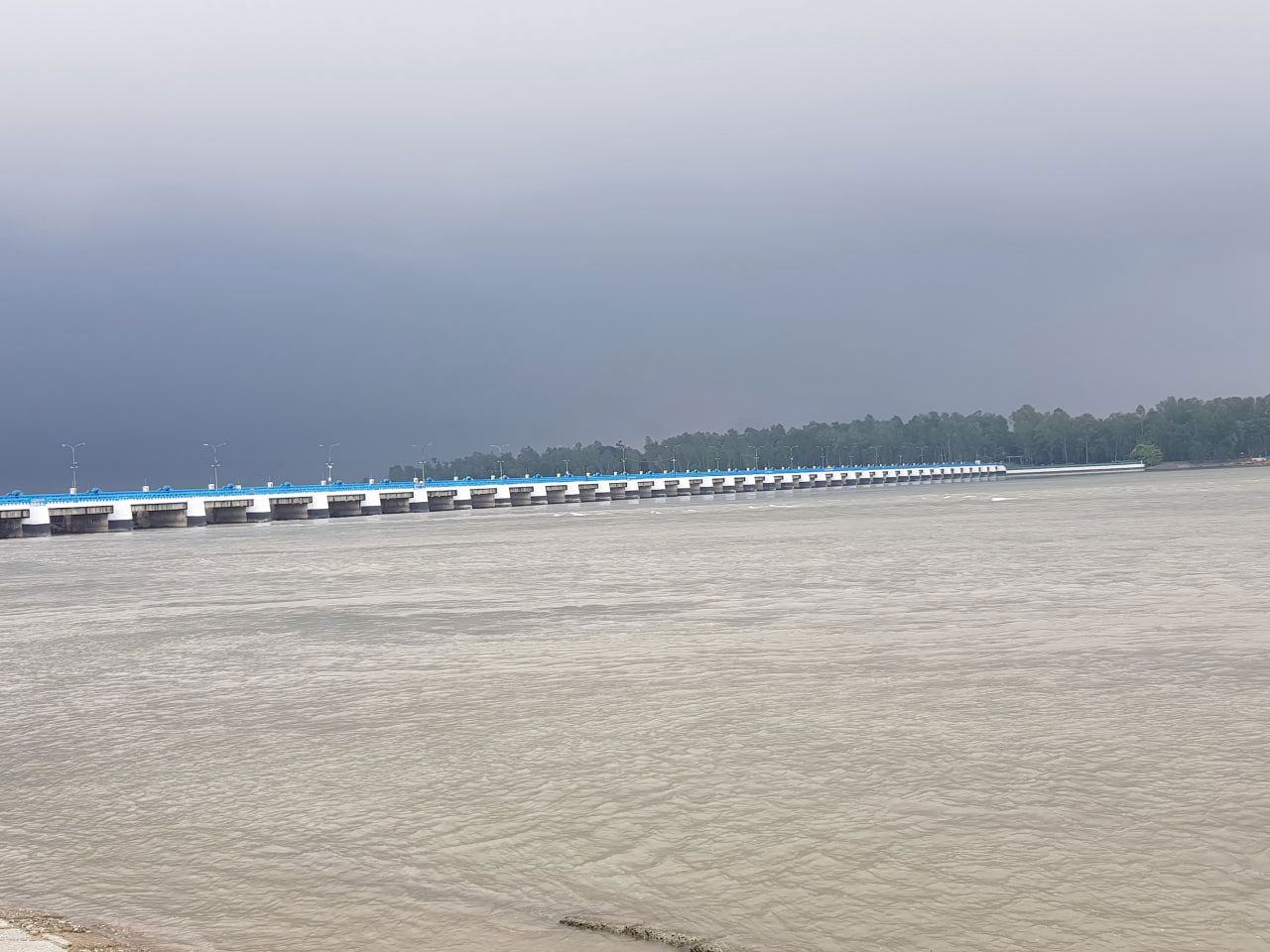 উজানের ঢলে তিস্তার পানি বিপৎসীমা ছুঁই ছুঁই, বন্যার আশঙ্কা