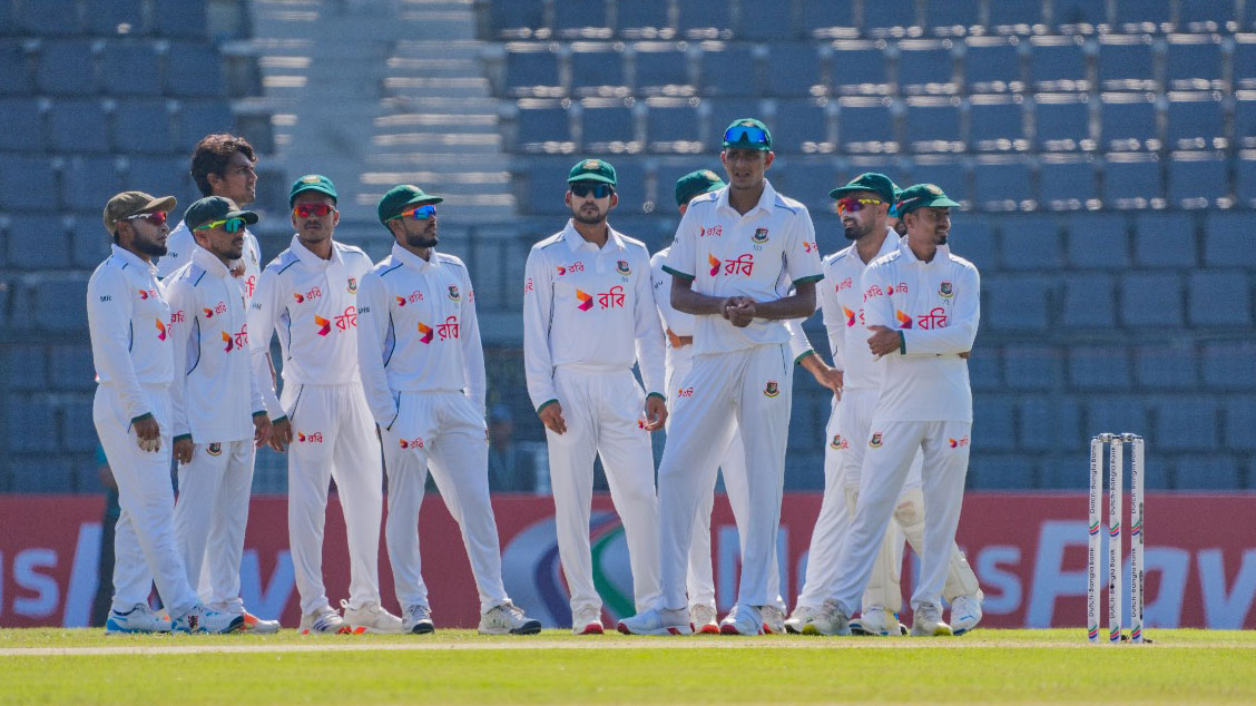 একগাদা ক্যাচ ফেলে লাঞ্চে বাংলাদেশ