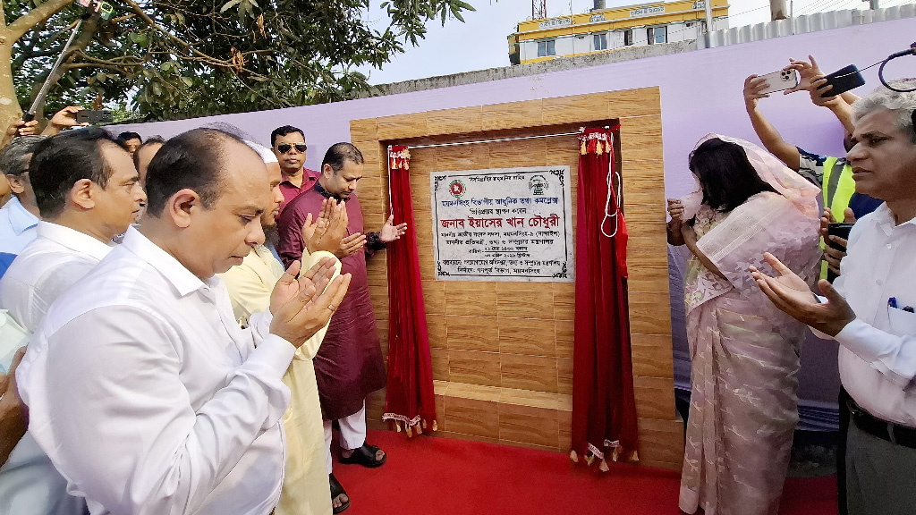 একটি গোষ্ঠী অপপ্রচারে লিপ্ত, সবাইকে সতর্ক থাকতে হবে: তথ্য প্রতিমন্ত্রী