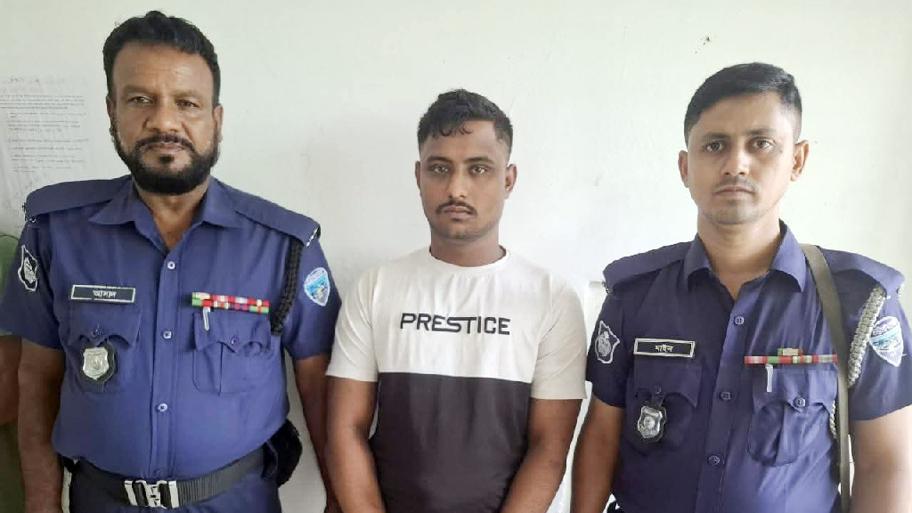 তিতাসে নিহত শীর্ষ সন্ত্রাসী মামুনের দুই সহযোগী গ্রেপ্তার