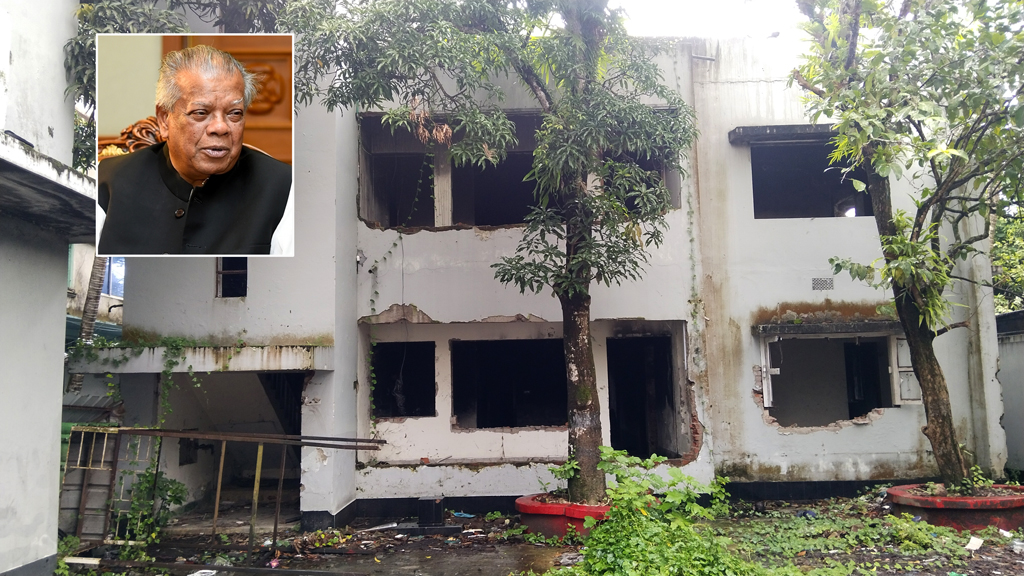 ঝালকাঠিতে আমুর বাড়ি: রাজনীতির কেন্দ্র এখন ময়লার ভাগাড়