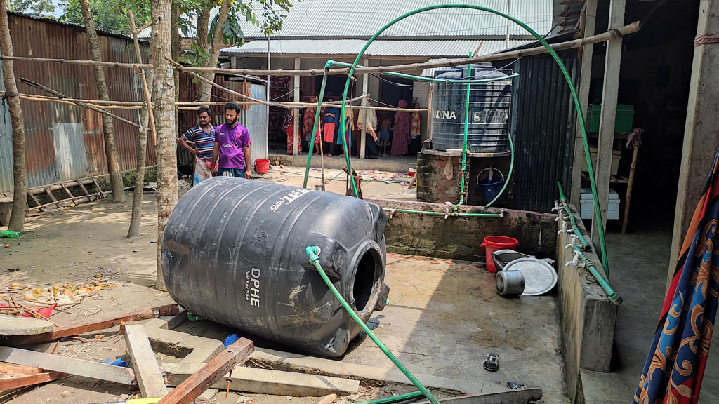 মাথায় পানির ট্যাংক পড়ে মাদ্রাসাছাত্রীর মৃত্যু