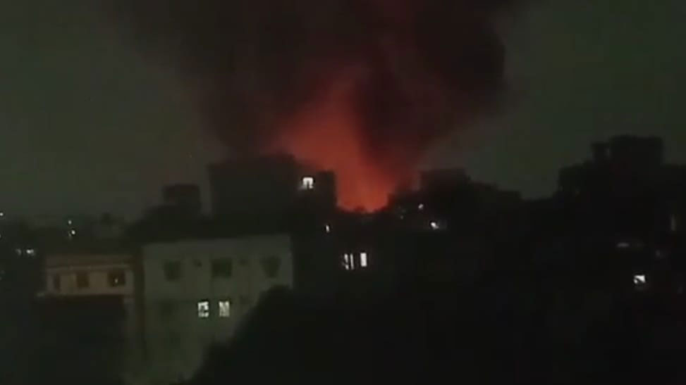 ট্যানারির গুদামভর্তি কেমিক্যাল ও দাহ্য পদার্থ, তিন কারখানা পুড়ে ছাই