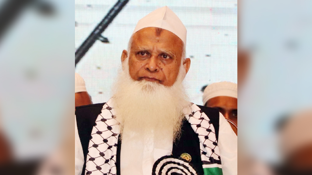 বিএনপি নেতার অশালীন আচরণ, জমিয়ত নেতা মাওলানা ফারুককে শোকজ