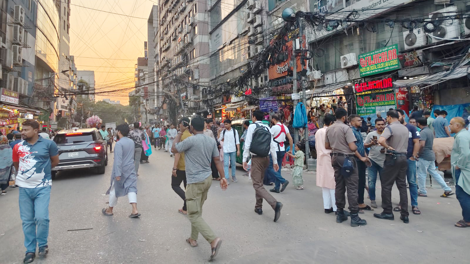 সংবাদ প্রকাশের পর উত্তরায় ফুটপাত-রাস্তা দখলমুক্ত, গ্রেপ্তার ৪