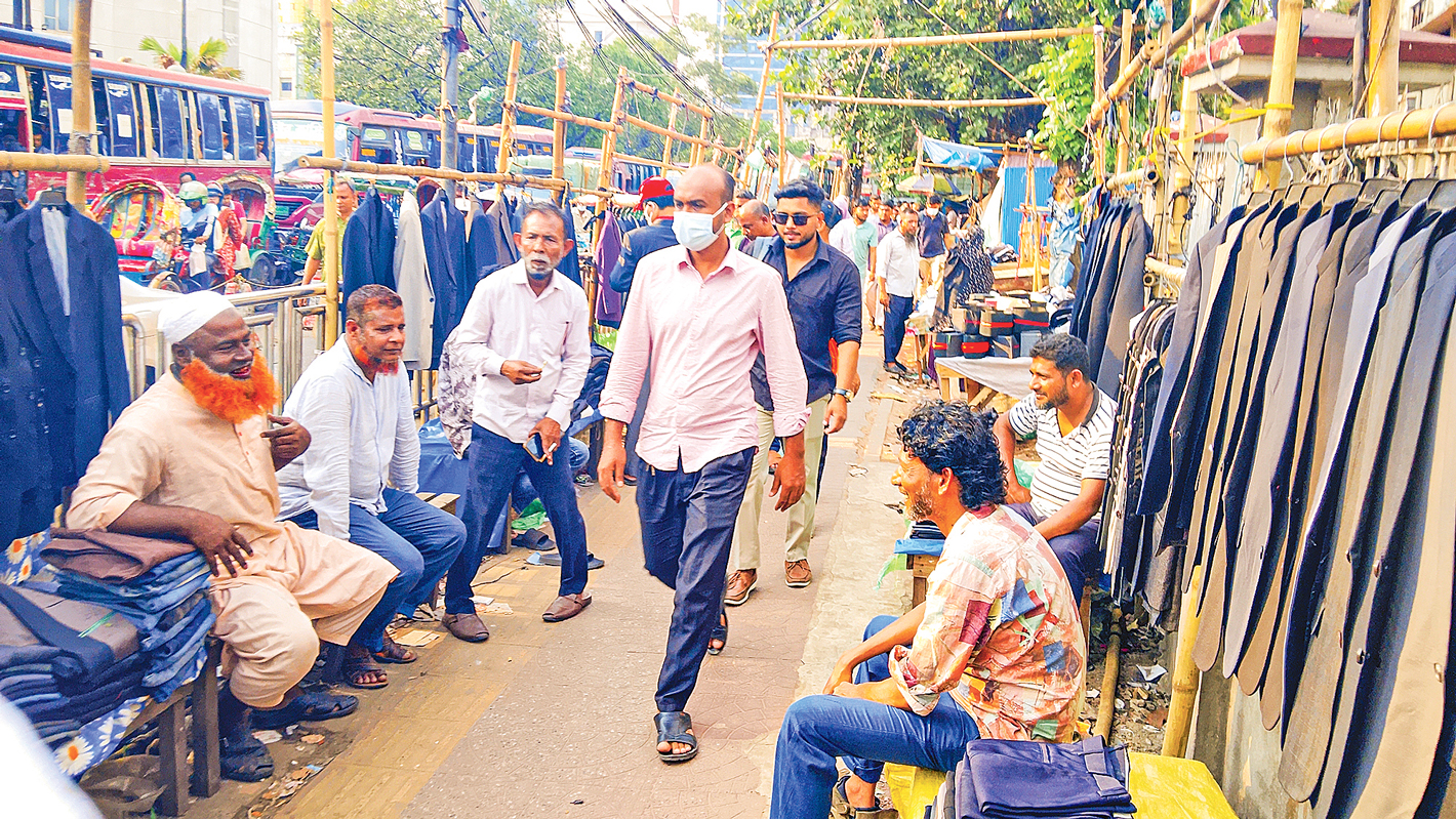 রাজধানীর সড়ক-ফুটপাত: অভিযান শেষে ফের দখলে