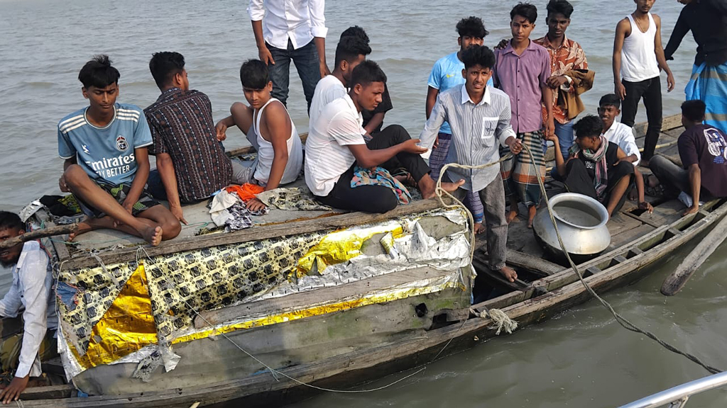 তেঁতুলিয়া নদীর মাঝখানে ট্রলারের ইঞ্জিন বিকল, ৯৯৯-এ কল দিয়ে মিলল উদ্ধার