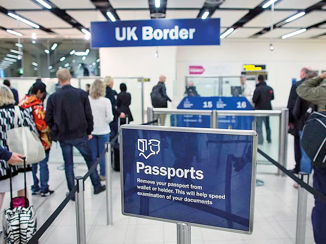 যুক্তরাজ্যে প্রবেশে কড়াকড়ি, বিপাকে লাখো দ্বৈত নাগরিক