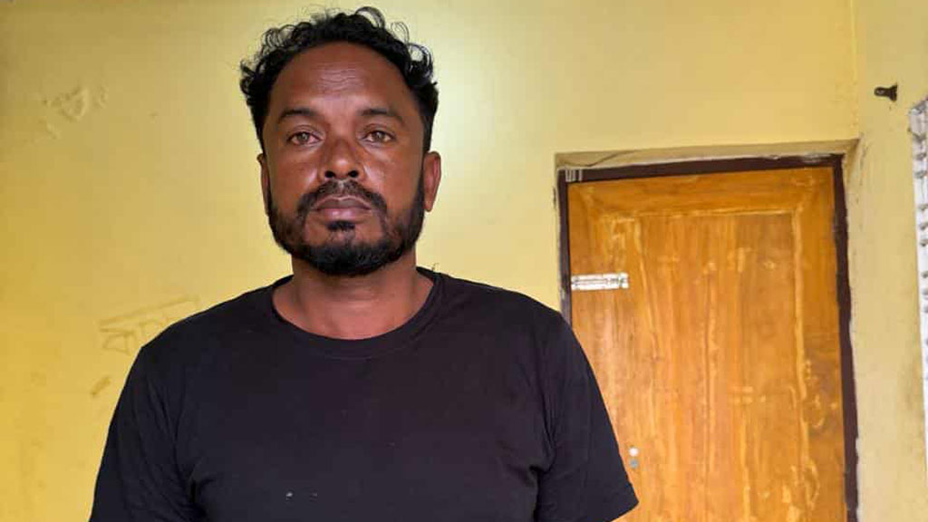 বন্ধুকে কুপিয়ে ও গলা কেটে হত্যা, যুবক গ্রেপ্তার