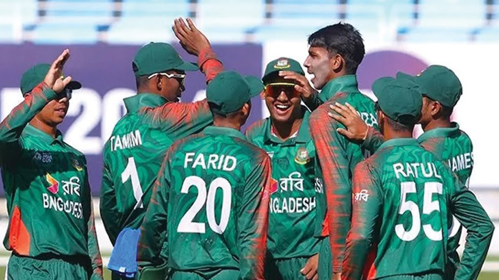 হ্যাট্রটিক শিরোপার মিশনে ফিল্ডিংয়ে বাংলাদেশ