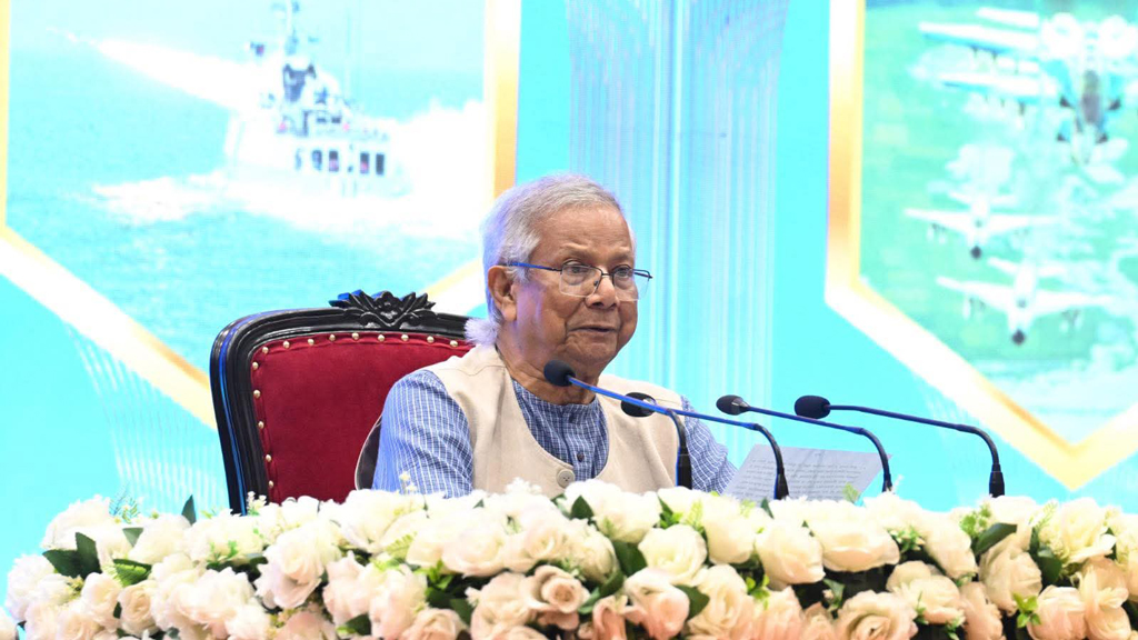 মুক্তিযোদ্ধাদের স্বপ্ন বাস্তবায়নে সরকার অঙ্গীকারবদ্ধ: সশস্ত্র বাহিনী দিবসে প্রধান উপদেষ্টা