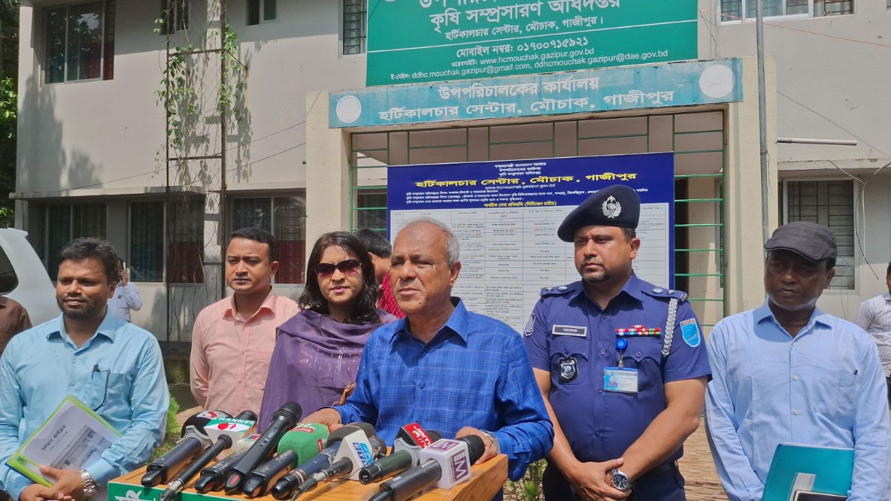 সাবেক সিইসির সঙ্গে আচরণ গ্রহণযোগ্য নয়: স্বরাষ্ট্র উপদেষ্টা