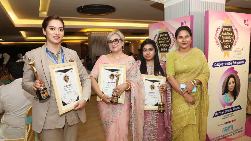 অ্যাভিয়েট্যুর উইমেন্স আইকন অ্যাওয়ার্ড পেলেন ইউএস-বাংলার ৩ নারী কর্মী