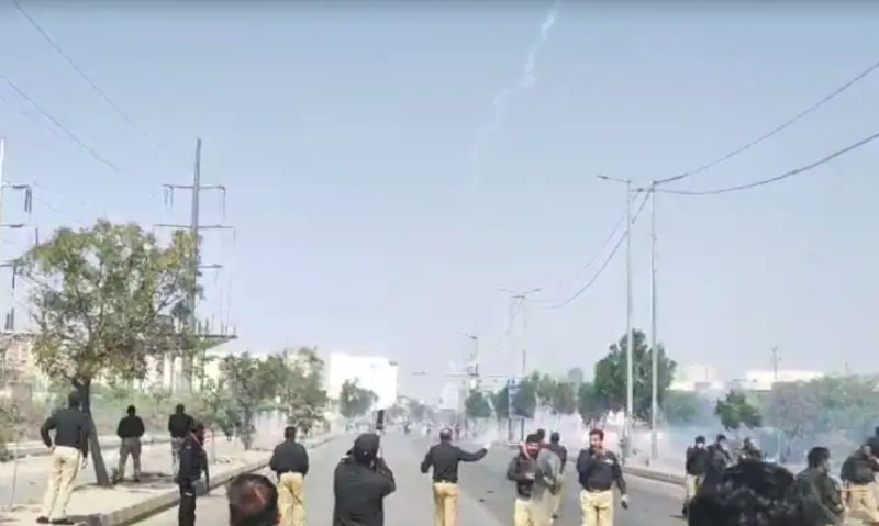 ইরান হামলা: প্রতিবাদে করাচিতে মার্কিন কনস্যুলেটের সামনে বিক্ষোভ–সংঘর্ষ