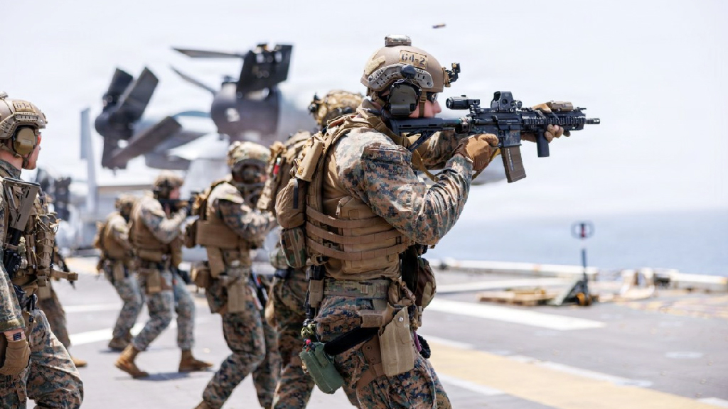 বিশ্বজুড়ে ইরান-সংশ্লিষ্ট জাহাজ জব্দের প্রস্তুতি নিচ্ছে মার্কিন বাহিনী