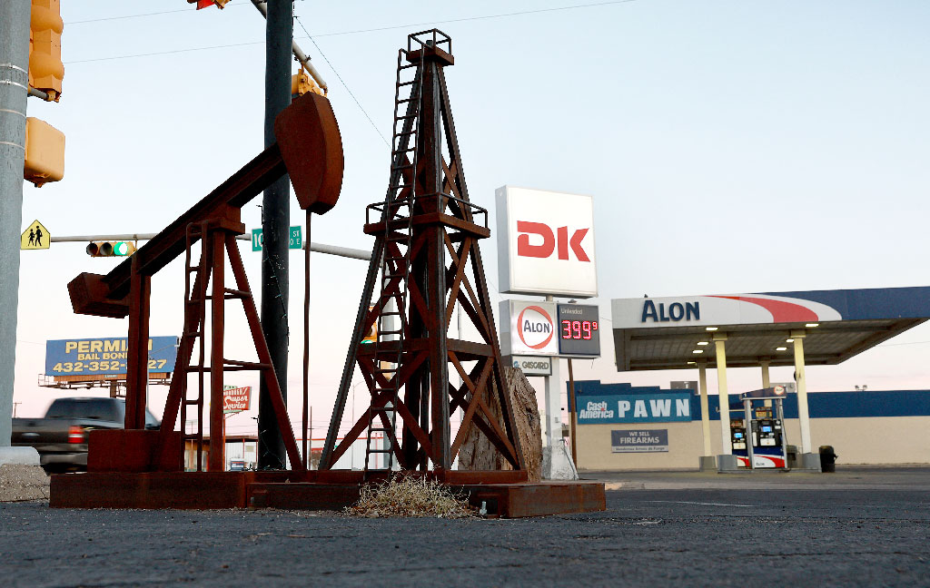 ইরান যুদ্ধের ধাক্কা মার্কিন অর্থনীতিতেও, বেশি ক্ষতির মুখে যেসব খাত