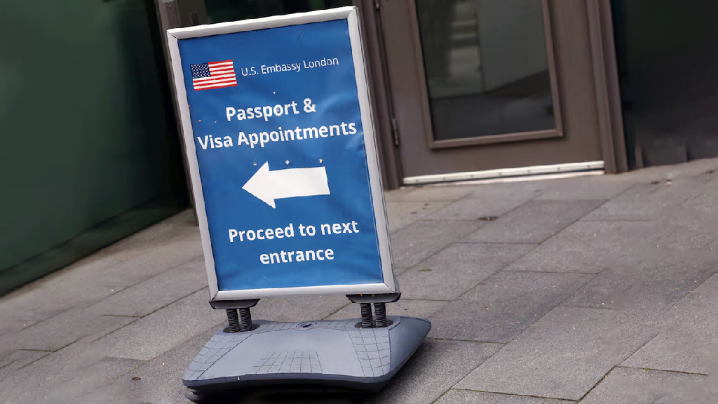 ফ্যাক্টচেকার ও কনটেন্ট মডারেটরদের ভিসা দেবে না যুক্তরাষ্ট্র