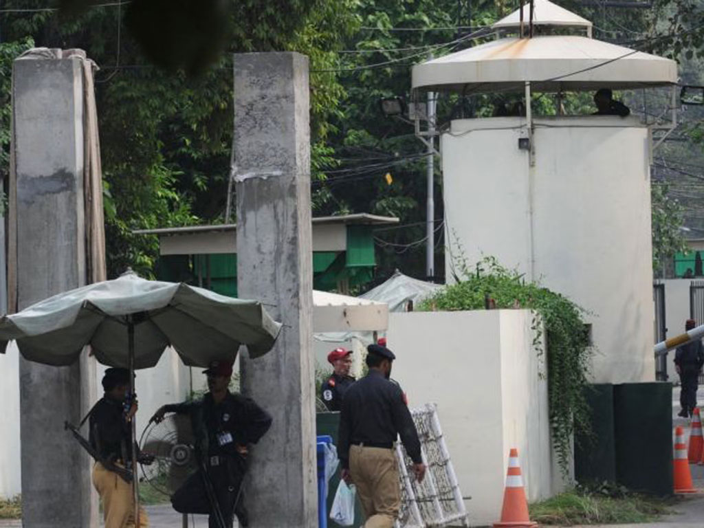 পাকিস্তানের লাহোরে কর্মীদের নিরাপদ স্থানে সরিয়ে নিচ্ছে মার্কিন কনস্যুলেট