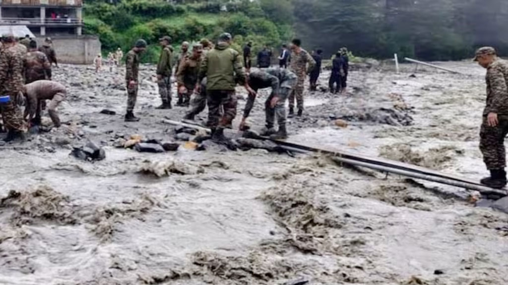 হিমাচলে বৃষ্টি ও ধসে প্রাণ গেল ১৯৯ জনের, নিখোঁজ ৩৬