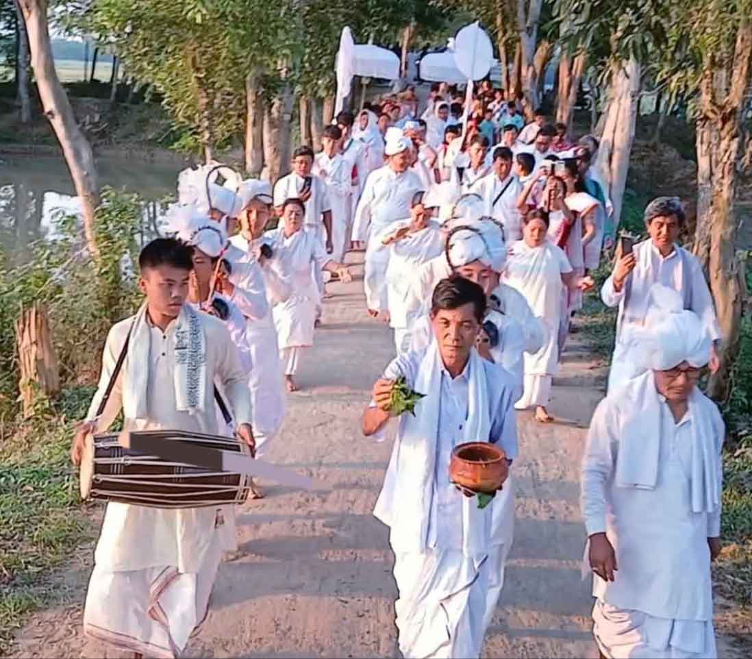 জমে উঠেছে মণিপুরি মৈতৈ সম্প্রদায়ের ‘লাই হারাওবা’ উৎসব