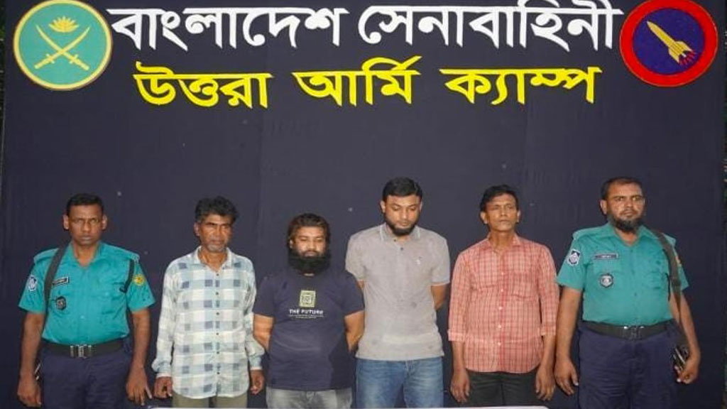 অতিরিক্ত ভাড়া ও চাঁদাবাজি ঠেকাতে সেনাবাহিনীর অভিযান, গ্রেপ্তার ৯