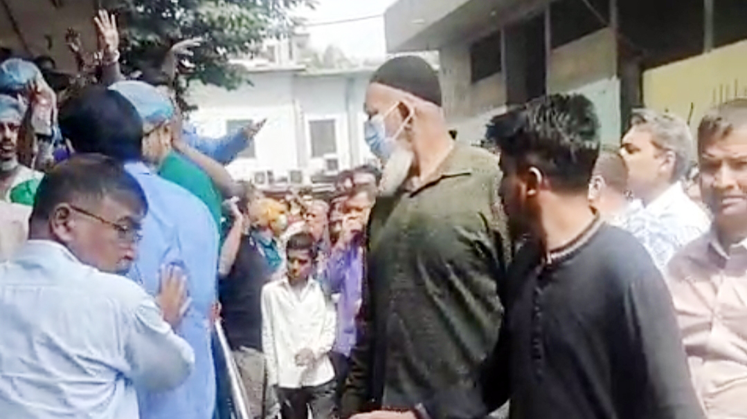 উত্তরায় হাসপাতালে ড্রাম বিস্ফোরণ, ওয়ার্ড বয় আহত