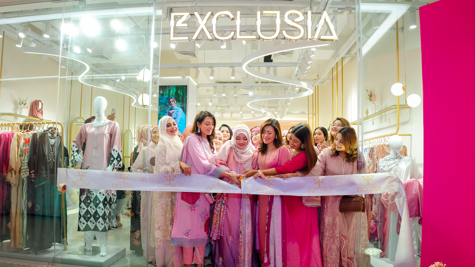 উত্তরায় এক্সক্লুসিয়ার নতুন আউটলেট উদ্বোধন