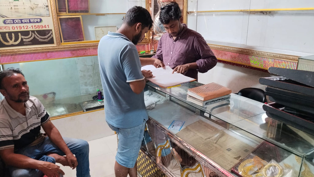 উত্তরার দক্ষিণখানে তিনটি স্বর্ণের দোকানে চুরি, নিরাপত্তাকর্মী লাপাত্তা