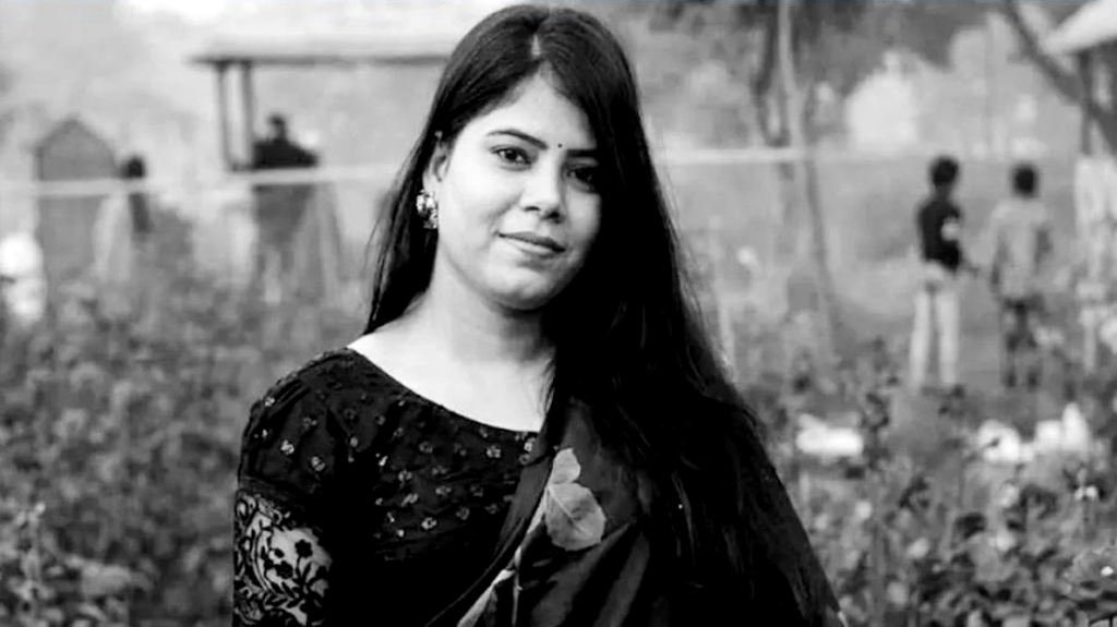 ছিনতাইকারীর হ্যাঁচকা টানে রিকশা থেকে পড়ে গৃহবধূর মৃত্যুর ঘটনায় মামলা