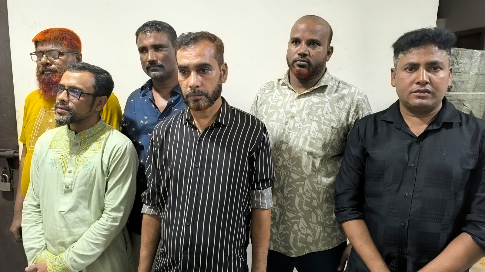উত্তরায় আওয়ামী লীগের একাধিক মিছিল, ককটেলসহ আটক ৮
