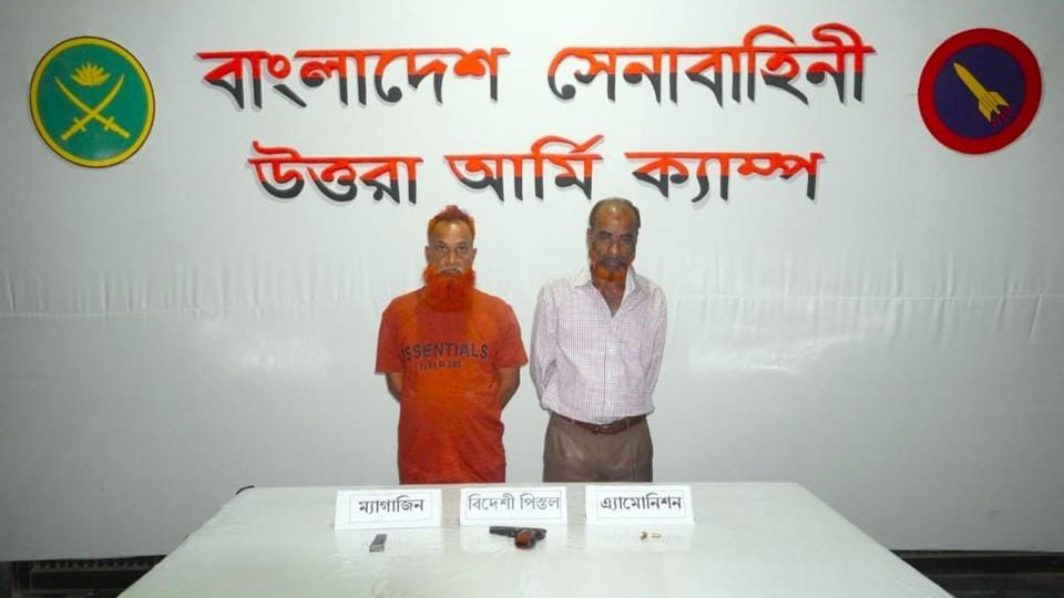 রাজধানীর কারওয়ান বাজারে অস্ত্র-গুলিসহ গ্রেপ্তার ২