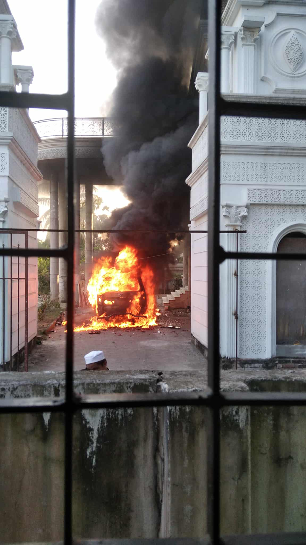 হাসিনার রায়ের পর মিছিল নিয়ে সাবেক এমপি হাবিবের ভাইয়ের বাড়ি ভাঙচুর, আগুন