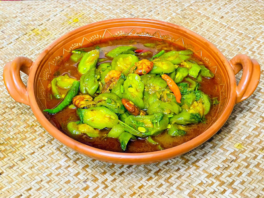 ঝিঙে দিয়ে চিংড়ির রসা