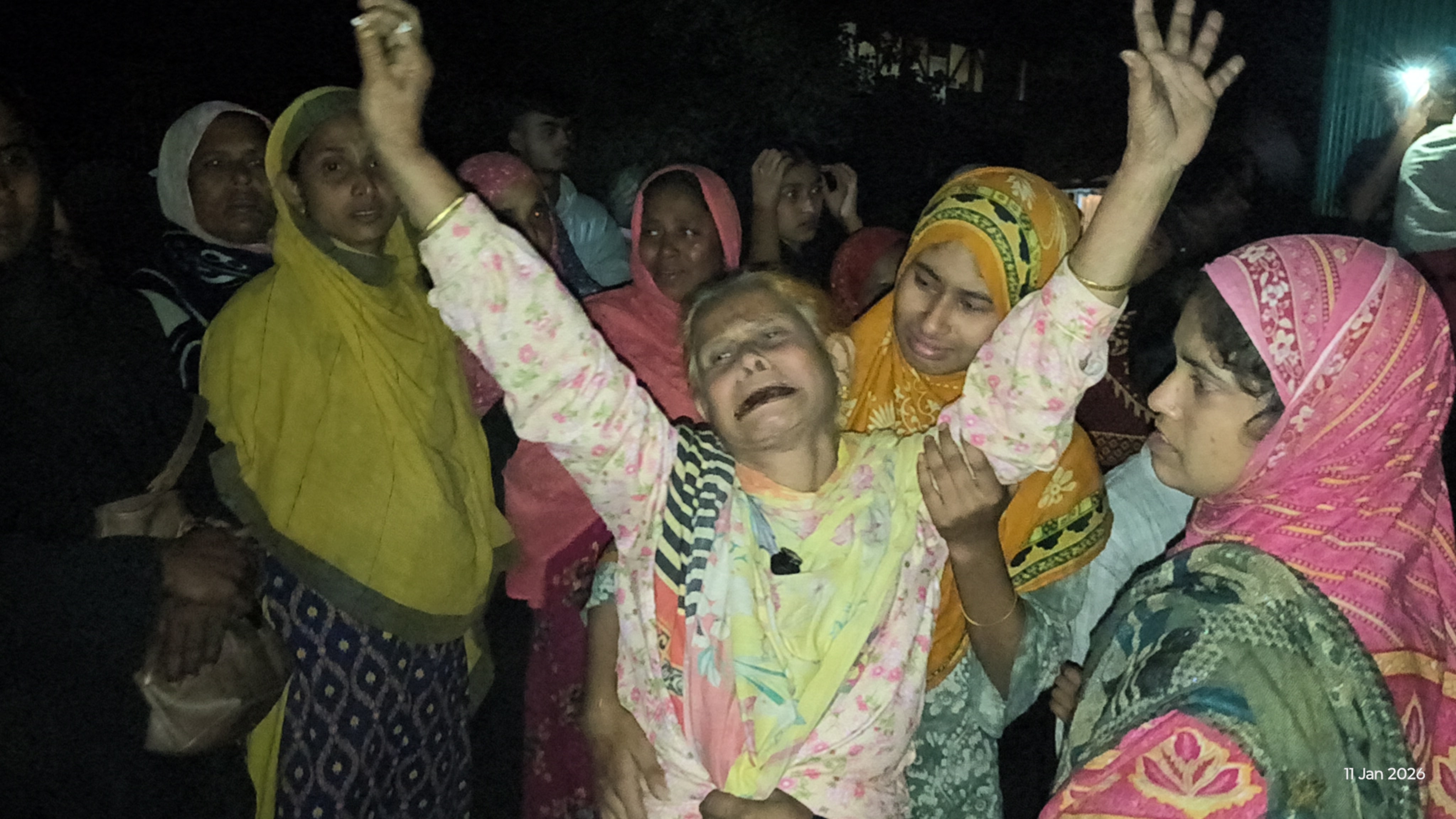 ময়লা ফেলাকে কেন্দ্র করে পারিবারিক সংঘর্ষে অন্তঃসত্ত্বা নারী নিহত