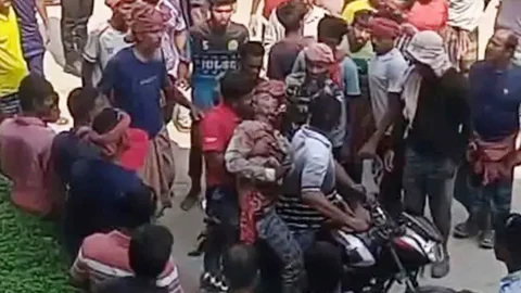 ইবিতে নির্মাণাধীন ছাত্র হলে বাঁশের মাচা ভেঙে আহত শ্রমিক, নিরাপত্তা নিয়ে প্রশ্ন