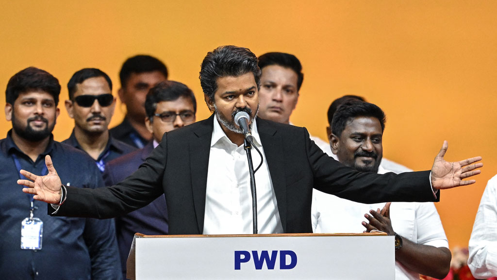 দায়িত্ব নিয়েই ৭১৭ মদের দোকান বন্ধ করলেন বিজয়