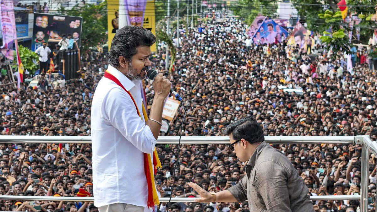 সমাবেশে পদদলনে মৃত্যু বেড়ে ৩৯, ‘যন্ত্রণায় কাতর’ থালাপতি