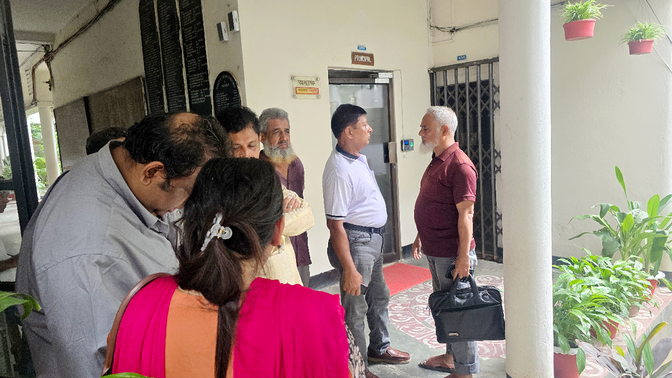 ভিকারুননিসার শিক্ষার্থীর আত্মহত্যা: বুলিং ও কোচিং বাণিজ্যের অভিযোগ অভিভাবকদের