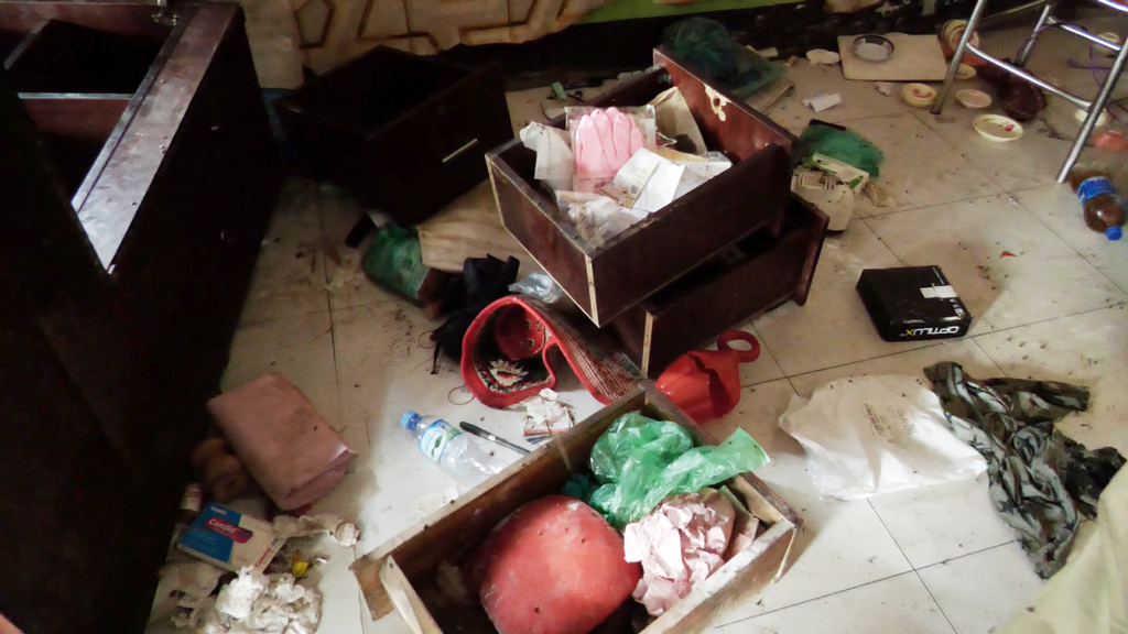 মাদারীপুরে দুই পক্ষের সংঘর্ষ, শতাধিক ককটেল বিস্ফোরণ, দোকান ভাঙচুর