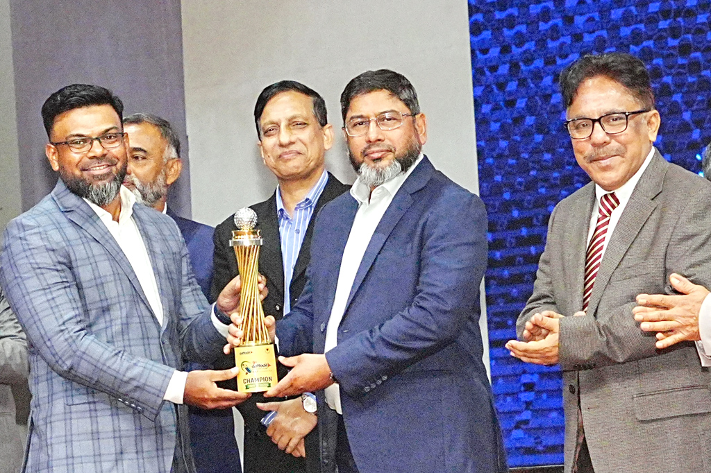 ড্যাফোডিল ক্যাপ্টেনস কাপ গলফ টুর্নামেন্টের সমাপনী ও পুরস্কার বিতরণী অনুষ্ঠানে উপস্থিত ছিলেন সেনাপ্রধান জেনারেল ওয়াকার-উজ-জামান। ছবি: আইএসপিআর