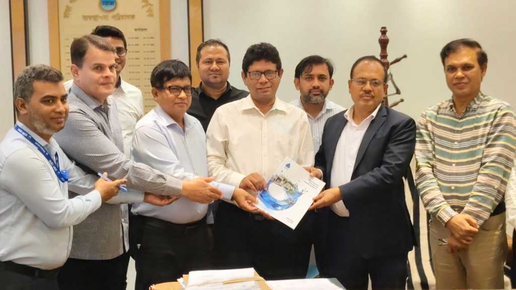 ঢাকা ওয়াসার বার্ষিক প্রতিবেদন এমডির কাছে হস্তান্তর