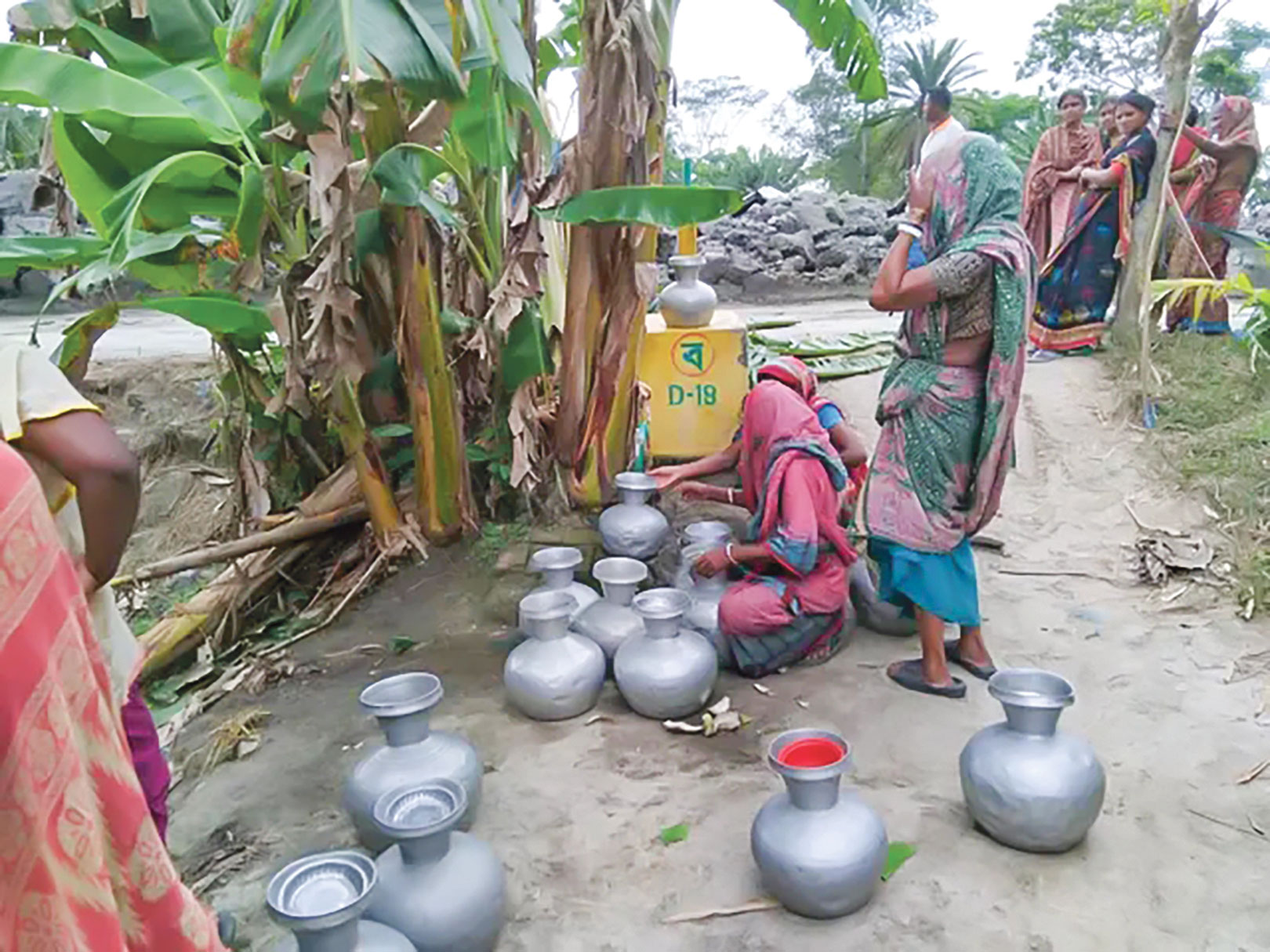 খুলনার ৪ উপজেলা: ২০ ফুট নেমে গেছে পানির স্তর সুপেয় পানির সংকট বাড়ছে