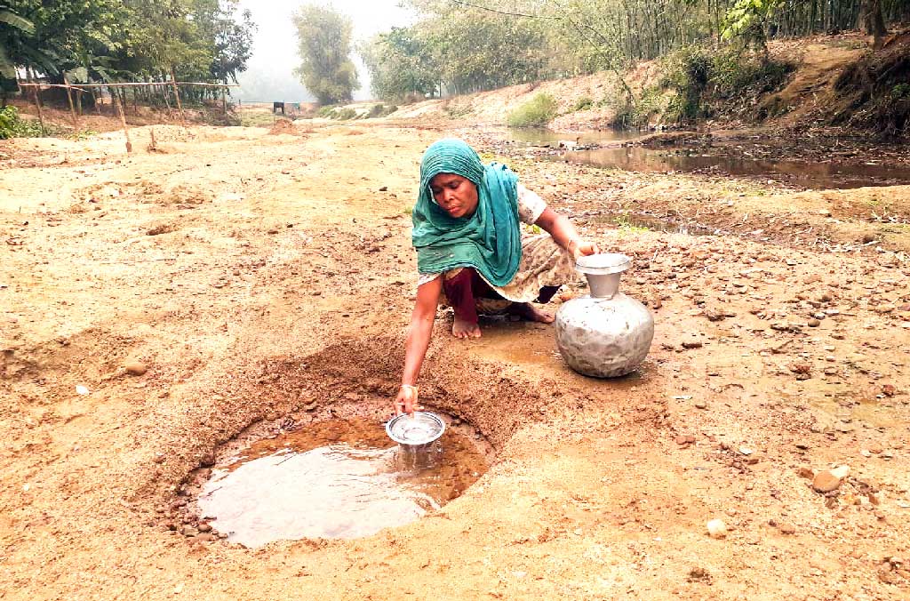 তৃষ্ণা মেটাতে ঝিরি ও ছড়াই ভরসা তাদের