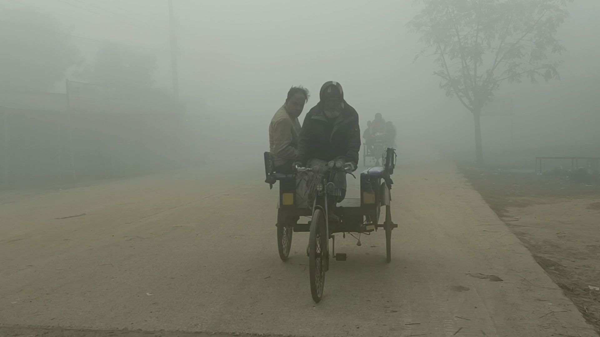 দেশের সর্বনিম্ন তাপমাত্রা নওগাঁয়, কুয়াশায় বিপর্যস্ত জনজীবন