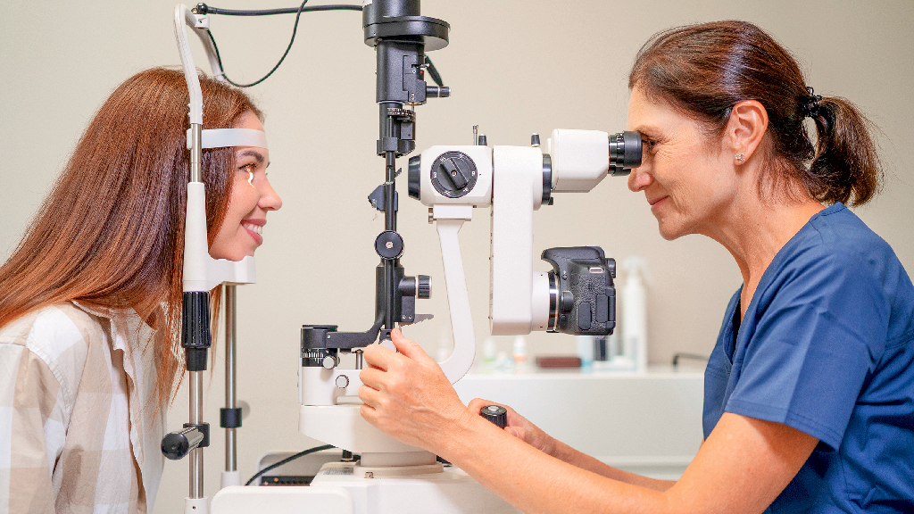 চোখের নিয়মিত পরীক্ষা কেন এবং কখন প্রয়োজন