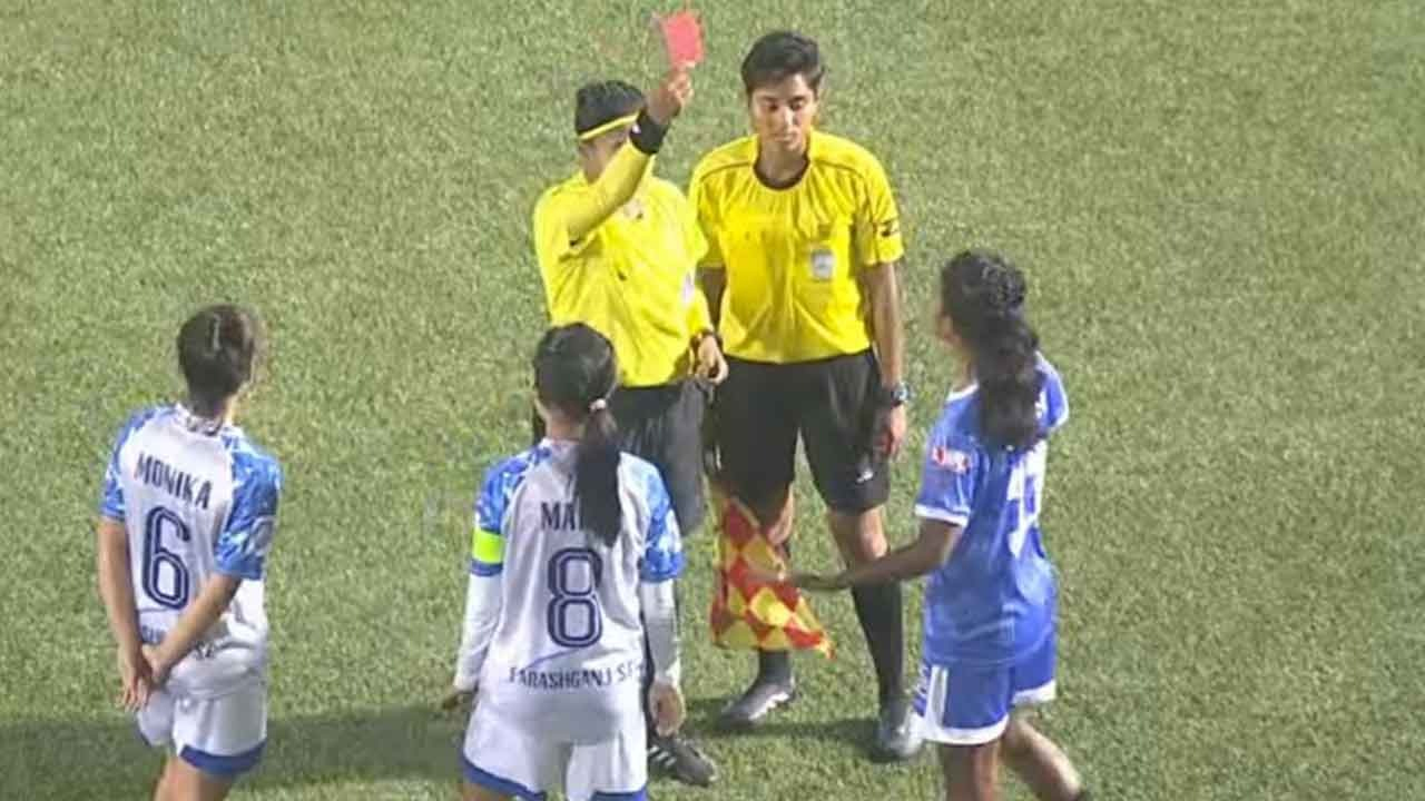 মেয়েদের লিগে মারামারি-লাল কার্ডের ম্যাচে ২৩ গোল