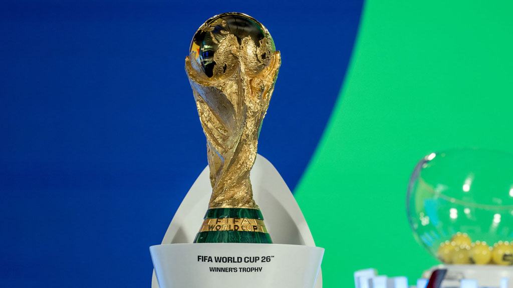 ফুটবল বিশ্বকাপ দেখতে বাড়ি বিক্রির ঘোষণা ভক্তের