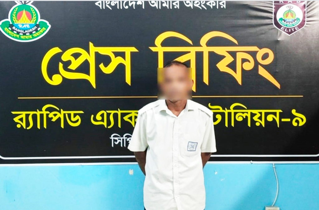 গৃহবধূর আপত্তিকর ভিডিও ছড়িয়ে দেওয়ার হুমকিতে টাকা দাবি, যুবক গ্রেপ্তার